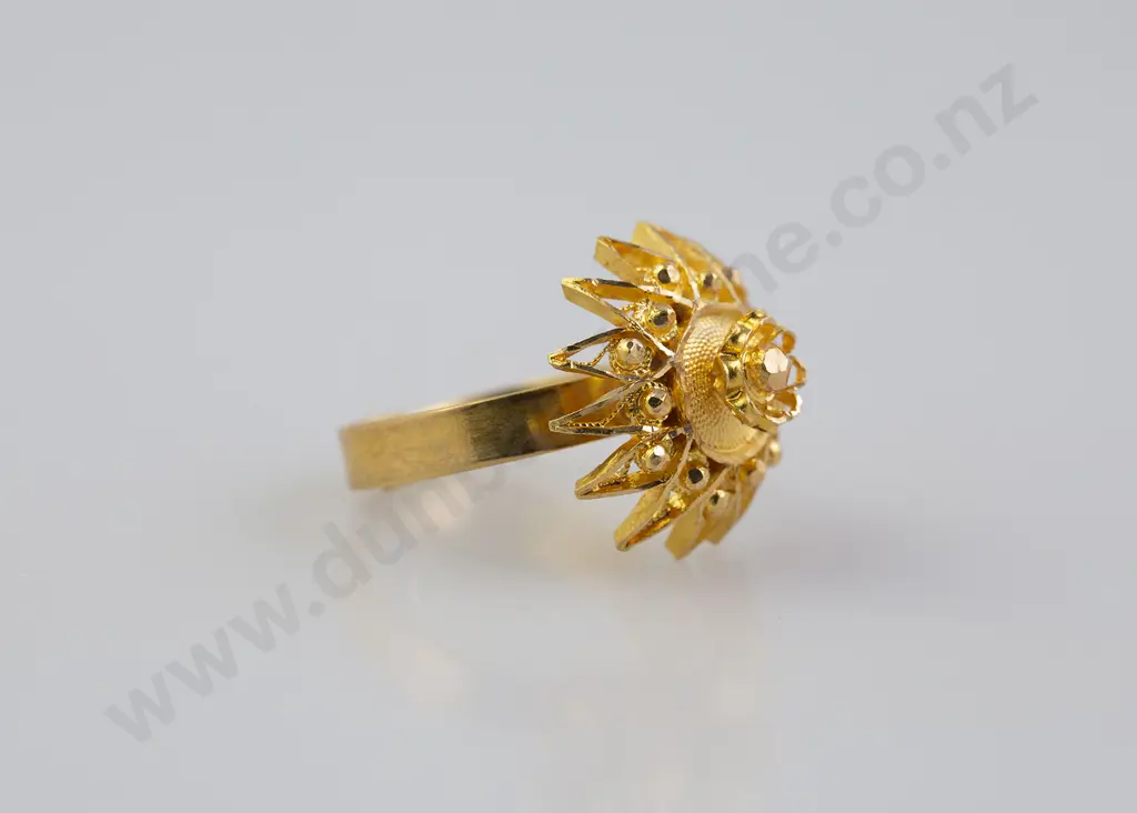 14ct Bright Cut Star Burst Ring Image 1++