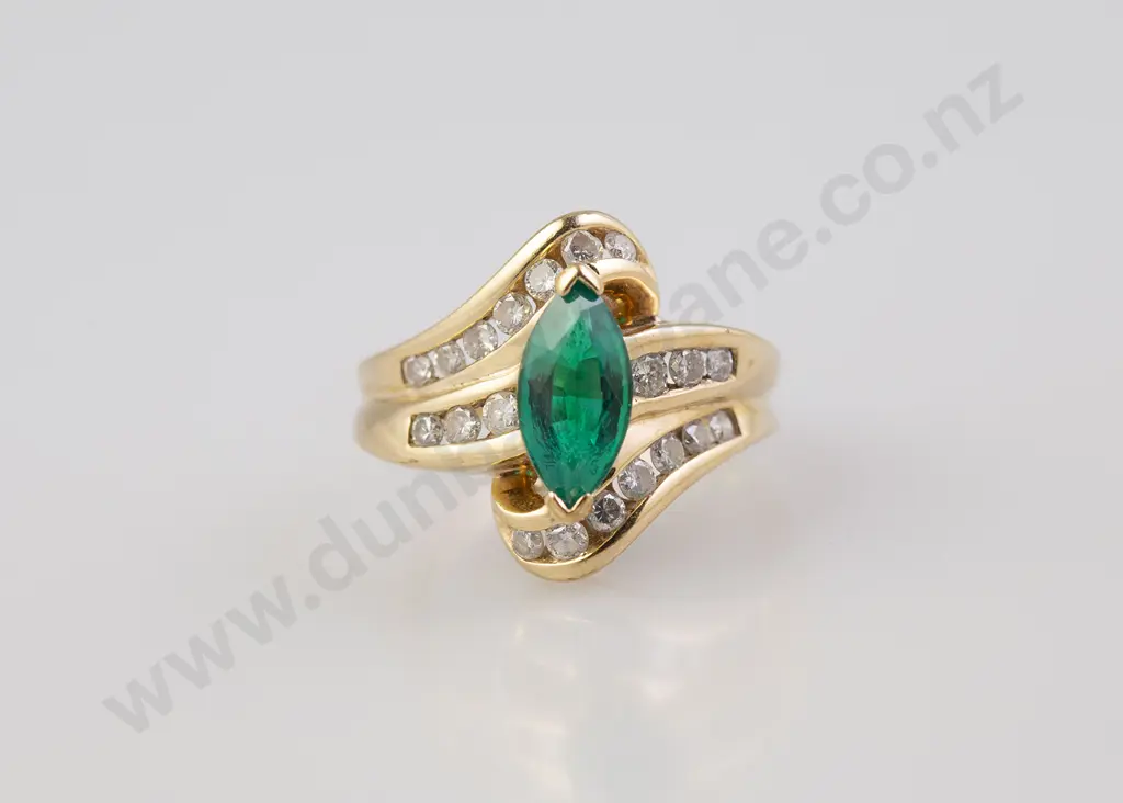 10ct 21stone Green Chalcedony and Diamond Cluster Ring Image 1++