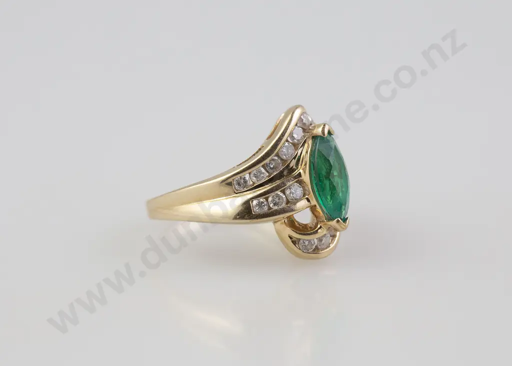 10ct 21stone Green Chalcedony and Diamond Cluster Ring Image 1++