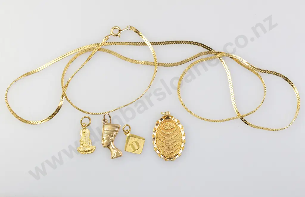 Four 18ct Charms Image 1++