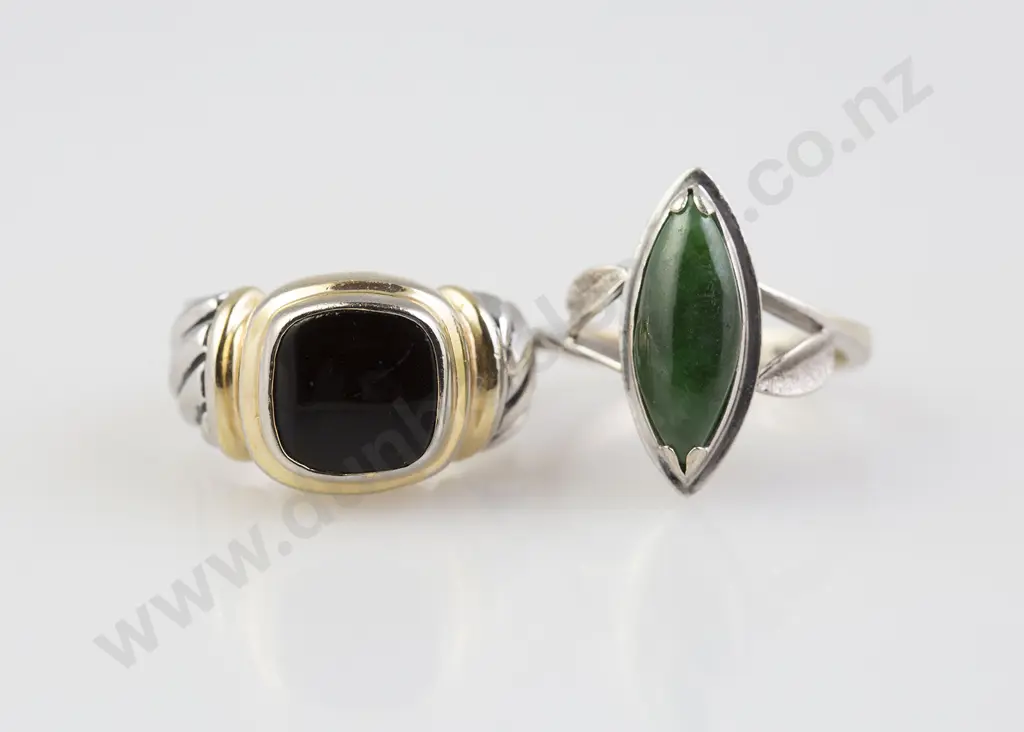 9ct Yellow and White Gold Onyx Ring Image 1++