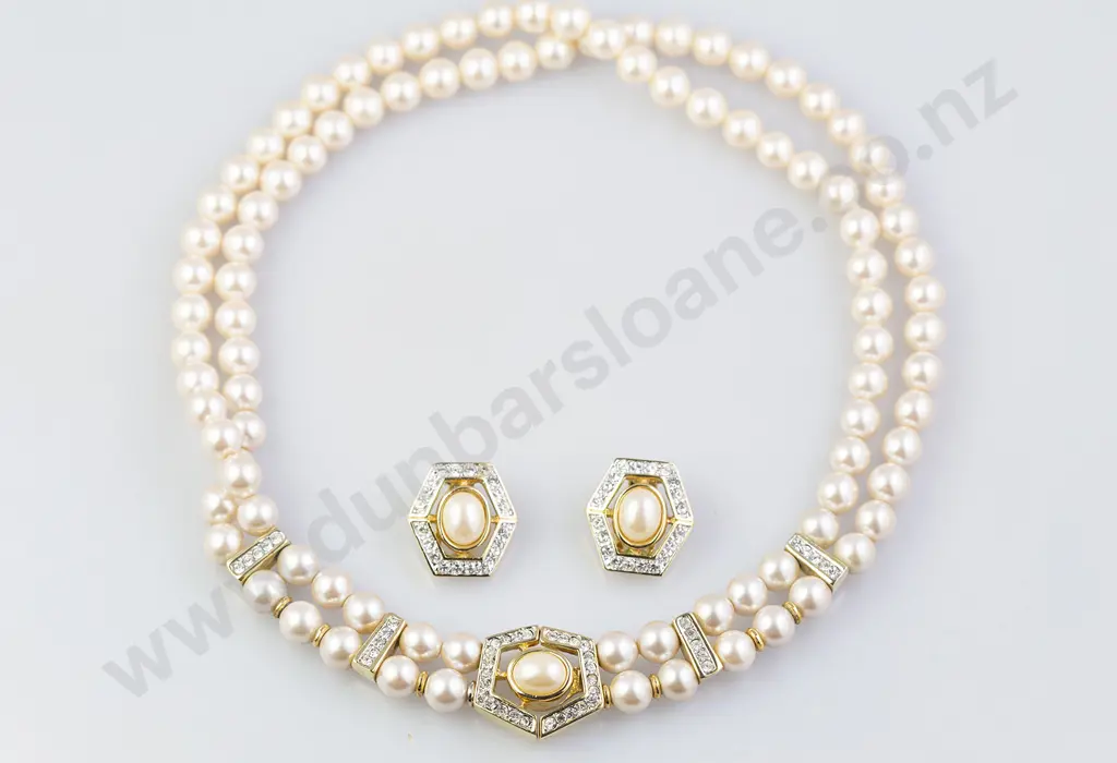Mid C20th 'Elizabethan' Pearl and Diamonte Necklace Image 1++