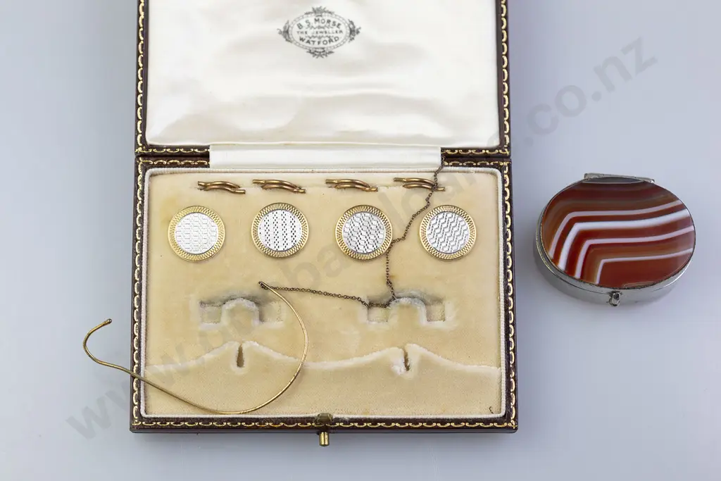 Part Boxed Set Four 18ct and Platinum Shirt Buttons Image 1++