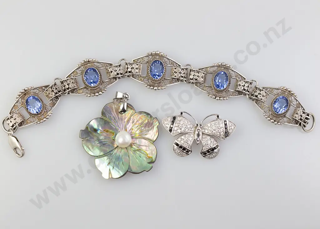 S/S Diamonte Butterfly Brooch Image 1++