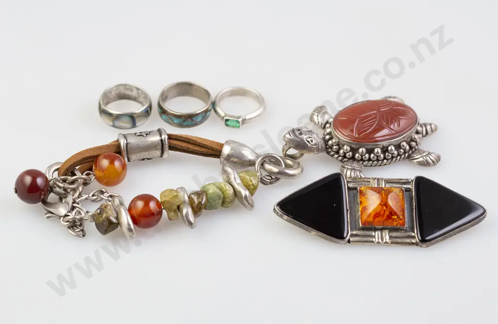 S/S and Carnelian Turtle Pendant Image 1++