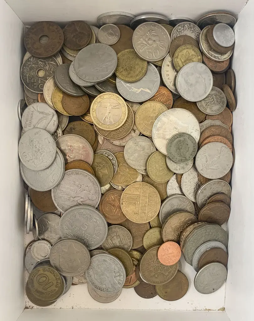 Qty World Vintage and Decimal Pocket Change Coinage Image 1++