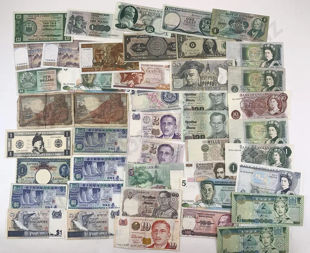Qty Vintage and Decimal World Bank Notes Image 1++