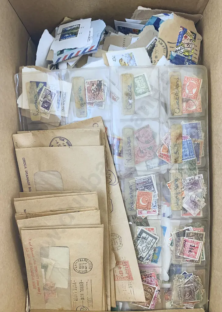 Qty NZ and Some World Loose Semi-Sorted Stamps Image 1++