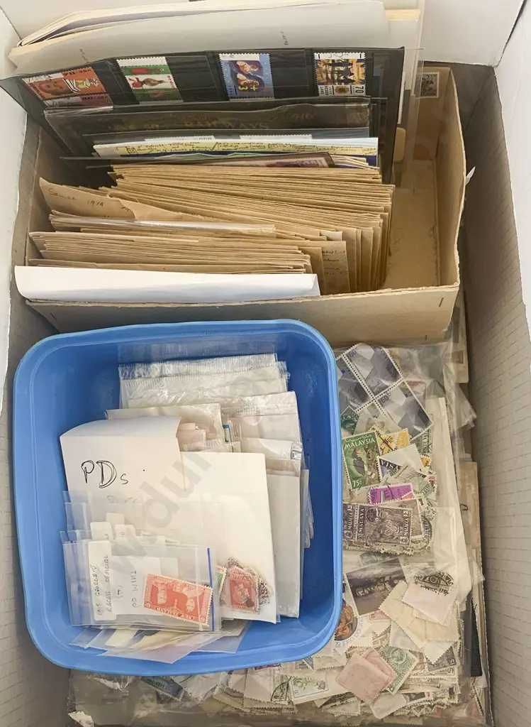 Qty NZ and World Loose Semi-Sorted Stamps Image 1++