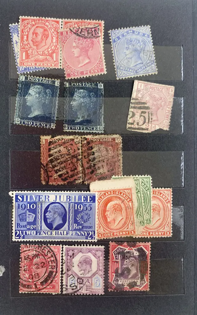 Small Qty Vintage Stamps Image 1++
