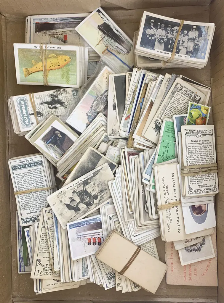 Collection Cigarette Picture Card Albums and loose cards Image 1++