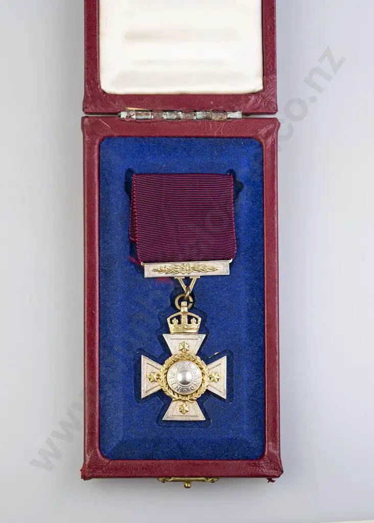 Cased Replica No.10 New Zealand Cross Image 1++