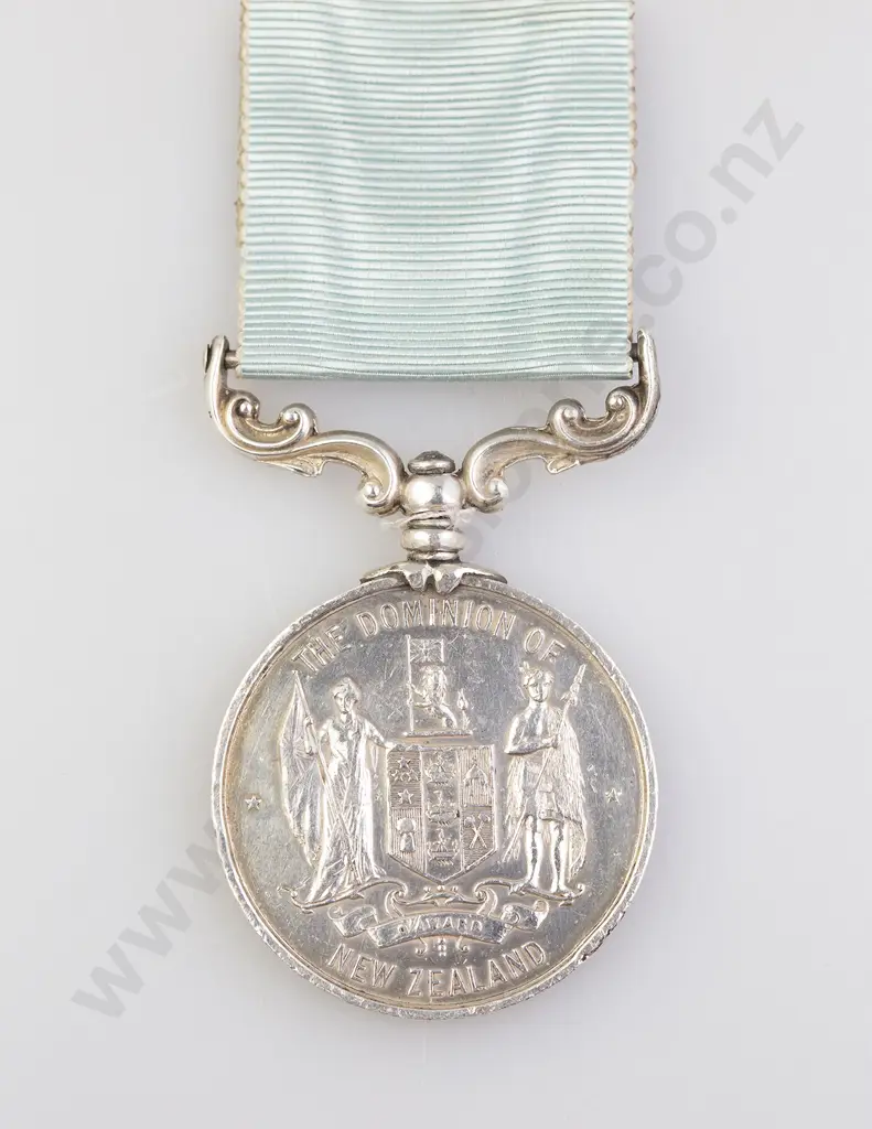 Medal Awarded by the Citizens of Auckland to the officers and crew of HMS New Zealand Image 1++