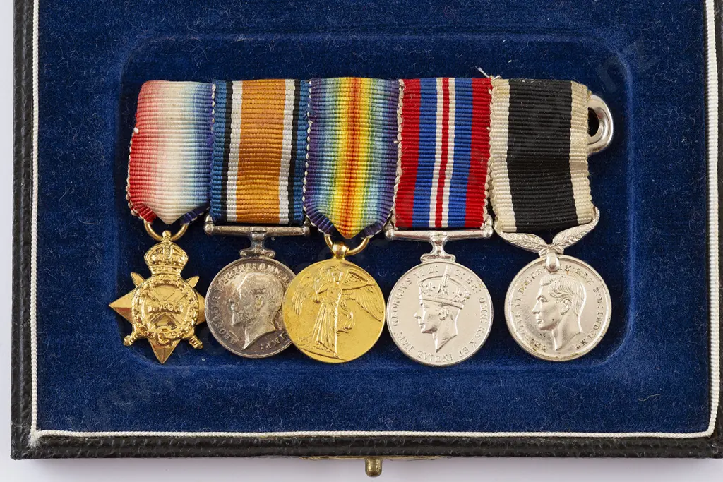 WWI/WWII Miniature NZ Five Medal Group Image 1++