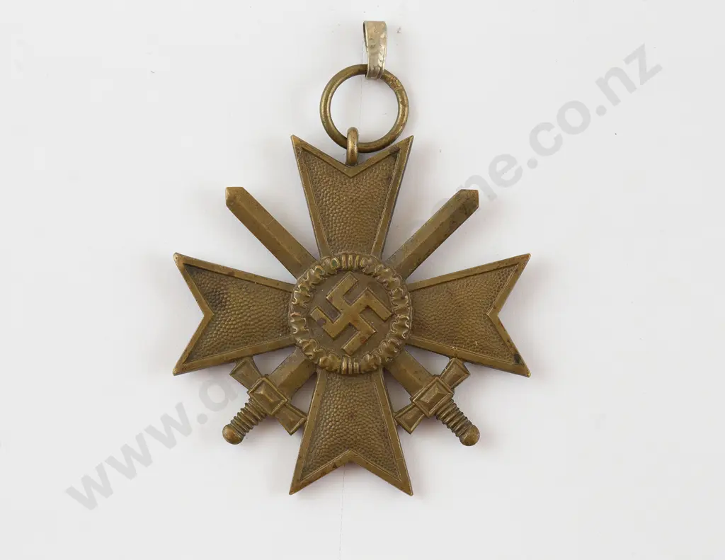 WW2 German 1939 War Medal Cross Class II Image 1++