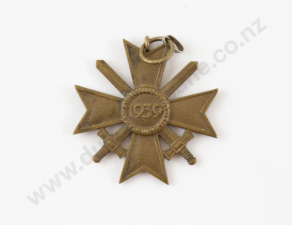 WW2 German 1939 War Medal Cross Class II Image 1++