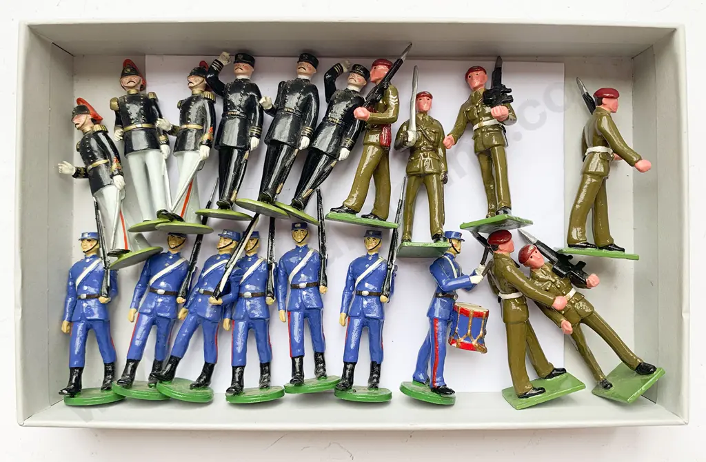 Modern Unboxed Three Sets of Soldiers Image 1++