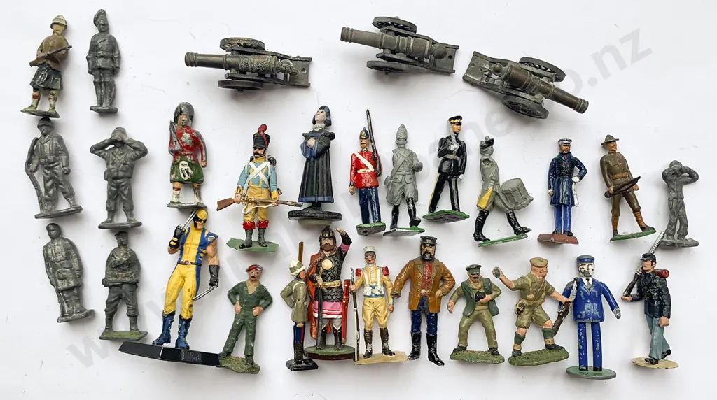 Collection Vintage and Modern Lead Soldiers and Figures (24) Image 1++