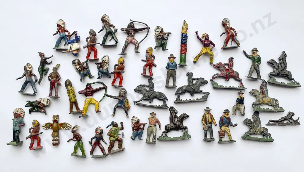 Collection Vintage Britains and Other Manufacture Cowboy and Indian Figures Image 1++