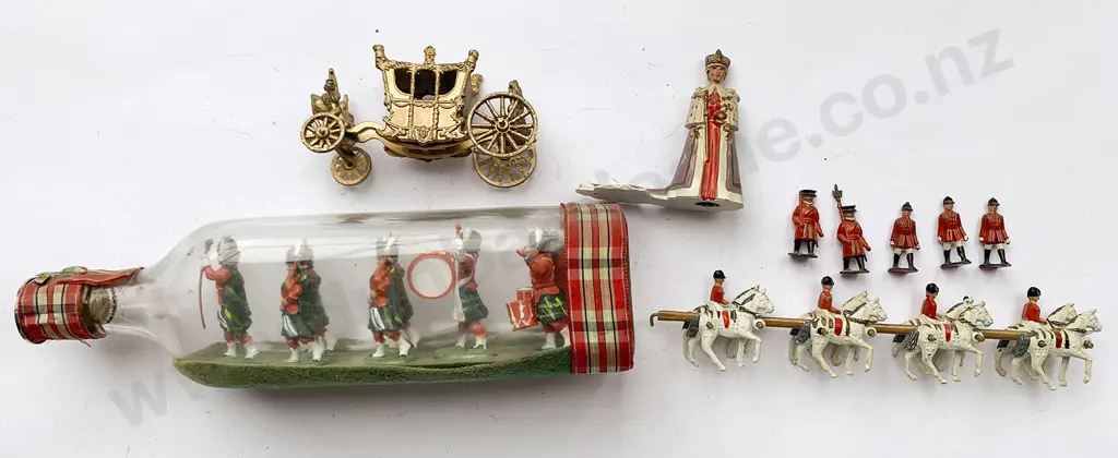 Crescent Coronation Coach and Horse Image 1++