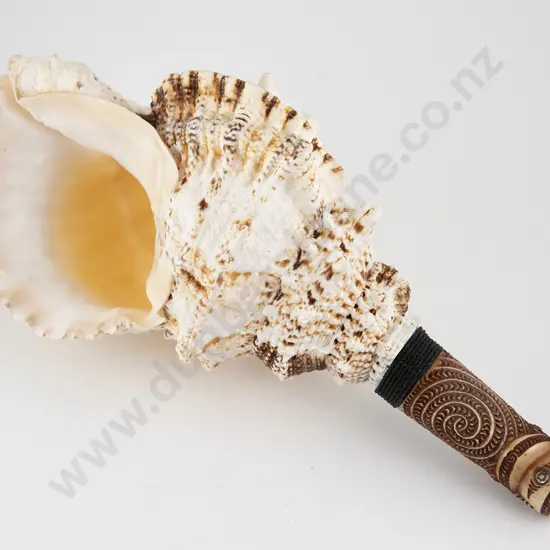 Putatara ( Conch Shell Trumpet)