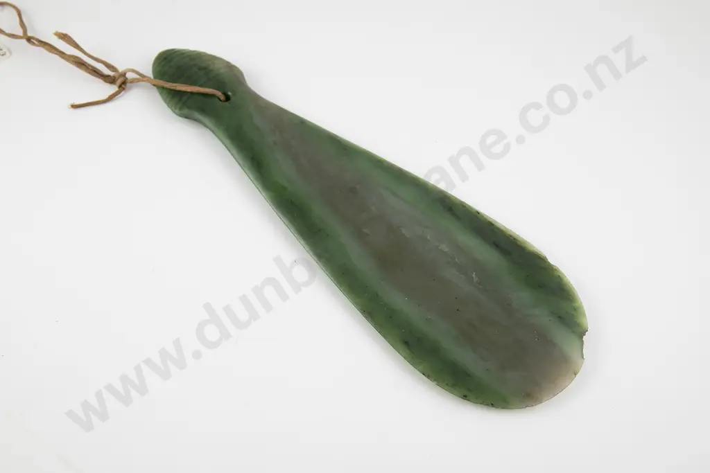 A Superb Historically Important Chiefs Mere Pounamu ( Short bladed Greenstone Weapon) Image 1++