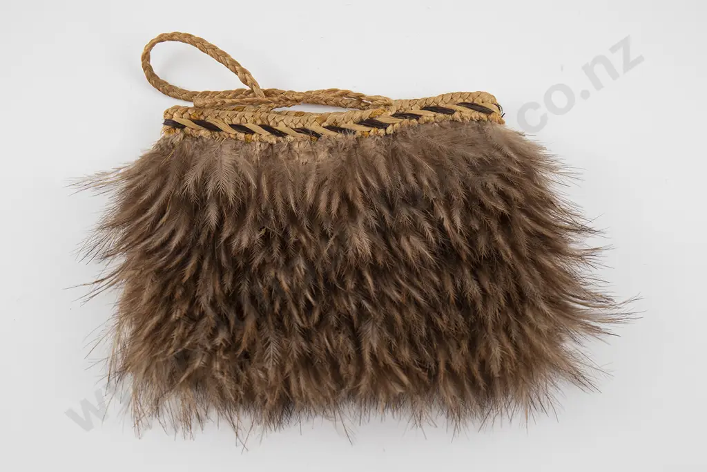 Kiwi Feather Kete Image 1++
