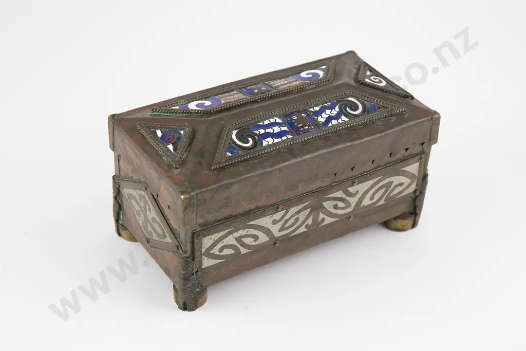 New Zealand Arts and Crafts Jewellery Box Image 1++