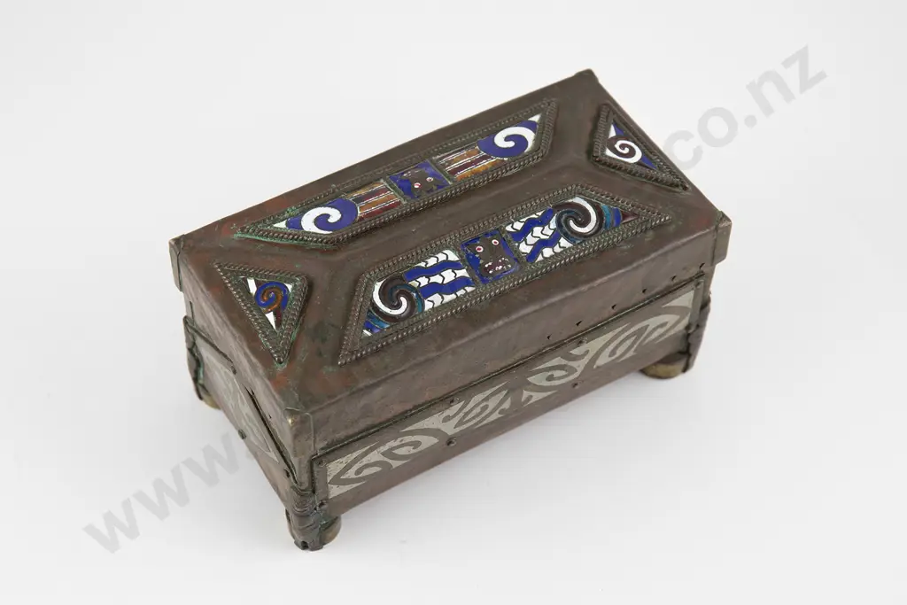New Zealand Arts and Crafts Jewellery Box Image 1++