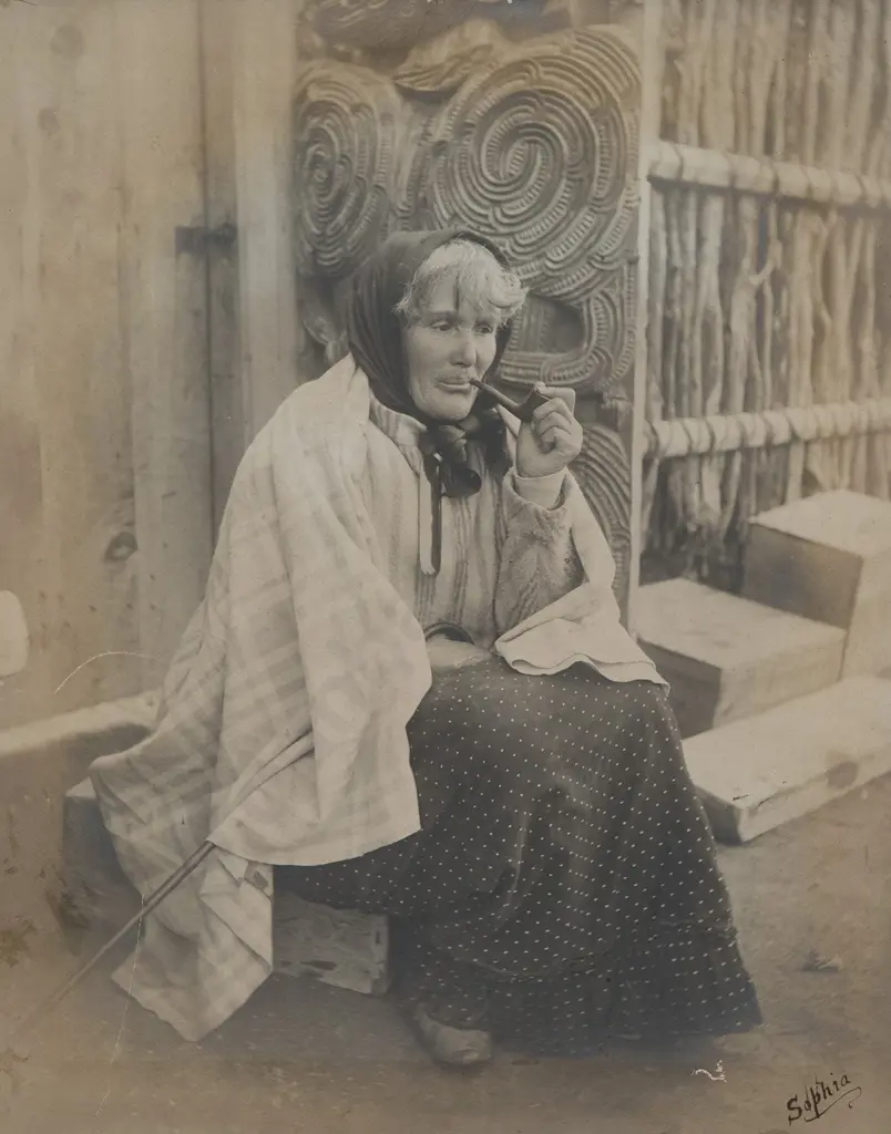 Arthur James Illes photograph of Guide Sophia Image 1++