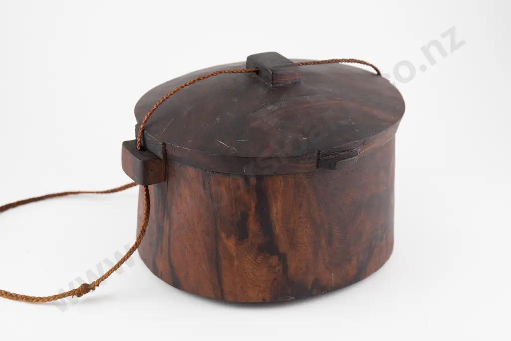Tokelau Tackle Box (Taluma) The large lidded box of ovoid shape with attached sennit cord  25 x 31 cm Image 1++