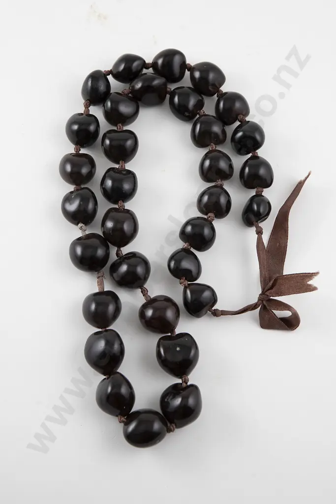 Kukui Nut Lei Image 1++