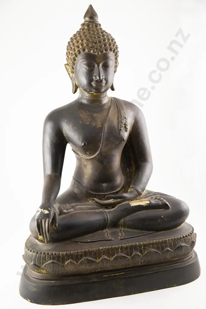Large and Impressive Thai Bronze 19th century Chang Saen Style Buddha Figure Image 1++
