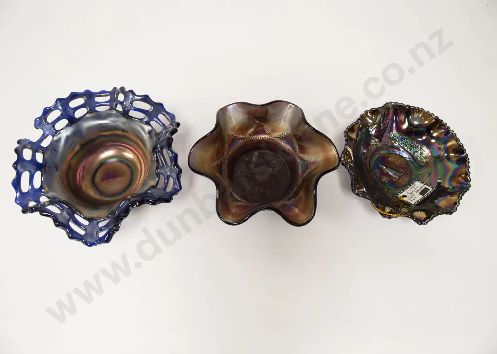 Three Pieces of Carnival Glass incl. Kangaroo Design Image 1++