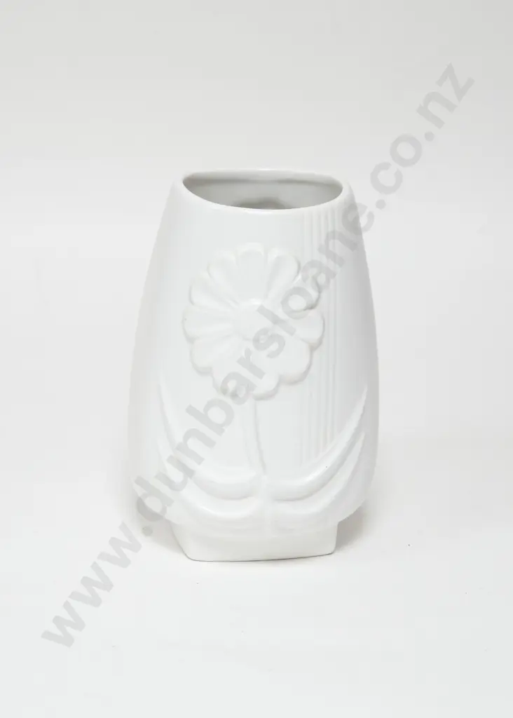NZ Crown Lynn Floral Decorated Vase Image 1++