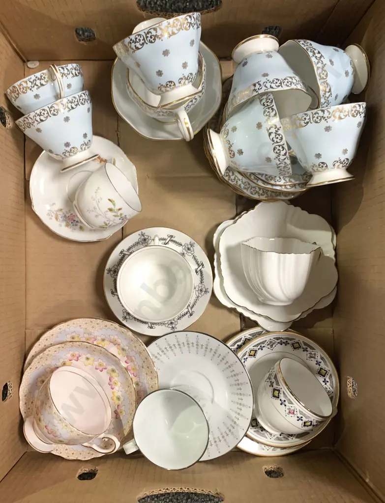 Box of Fancy Tea China incl. Part Tea Set Image 1++