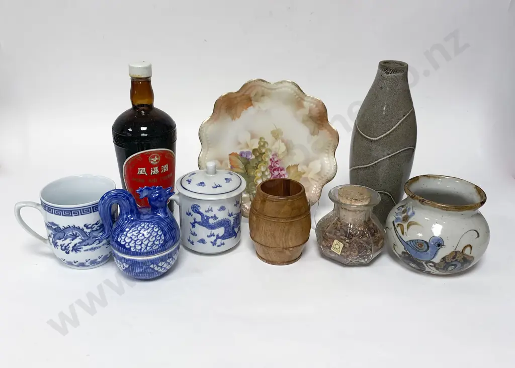 Box of Assorted Asian Ceramics and Assorted Image 1++