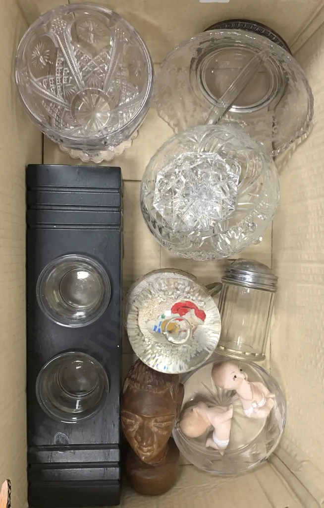 Box of Assorted Glassware and Ornaments incl. Snow Globe Image 1++
