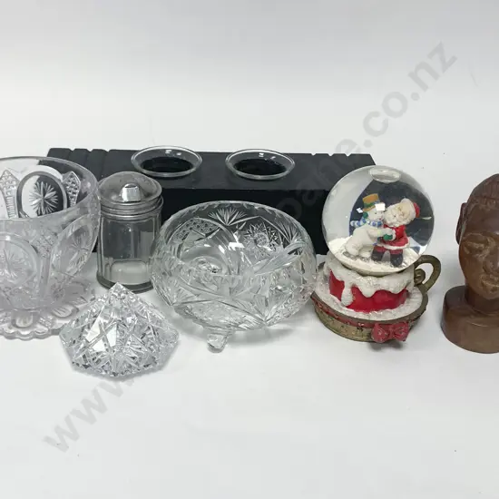 Box of Assorted Glassware and Ornaments incl. Snow Globe