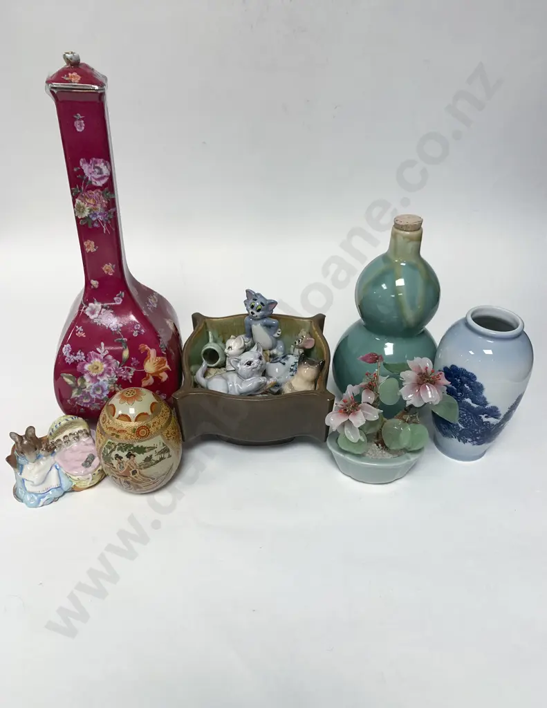 Box of Assorted China Image 1++