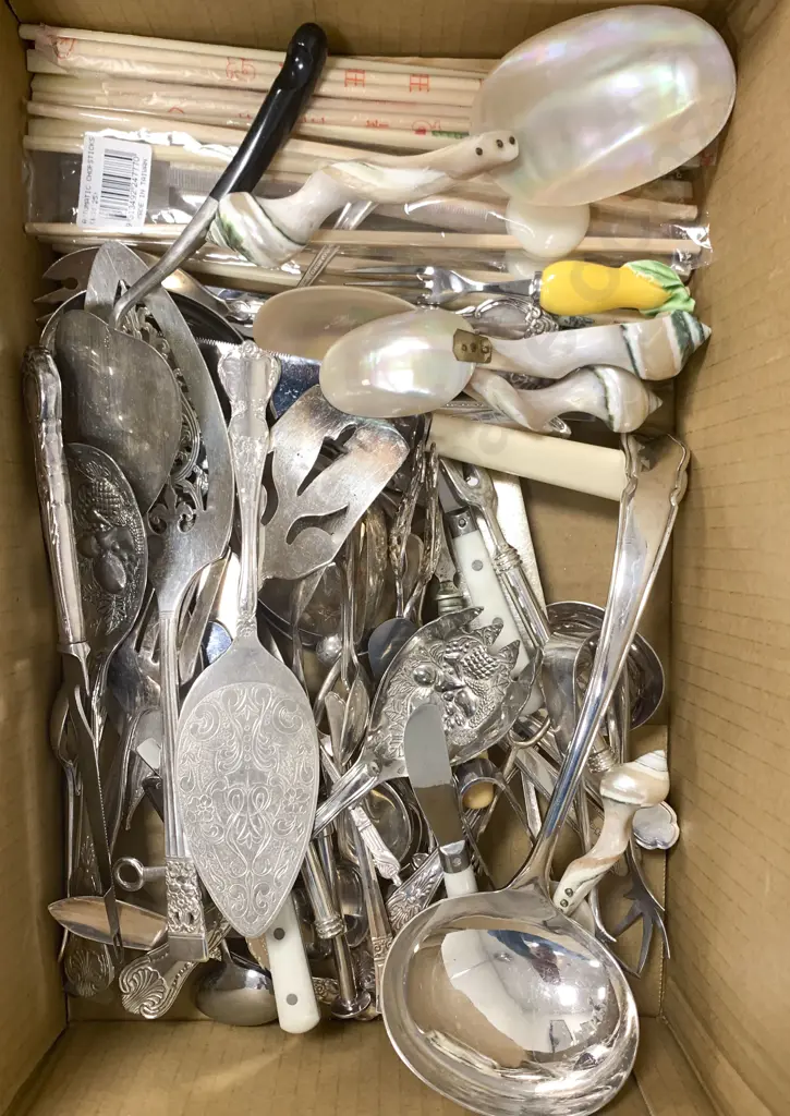 Box of Loose Cutlery and Assorted Image 1++