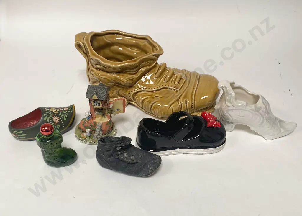 Box of Assorted Shoe Ornaments Image 1++