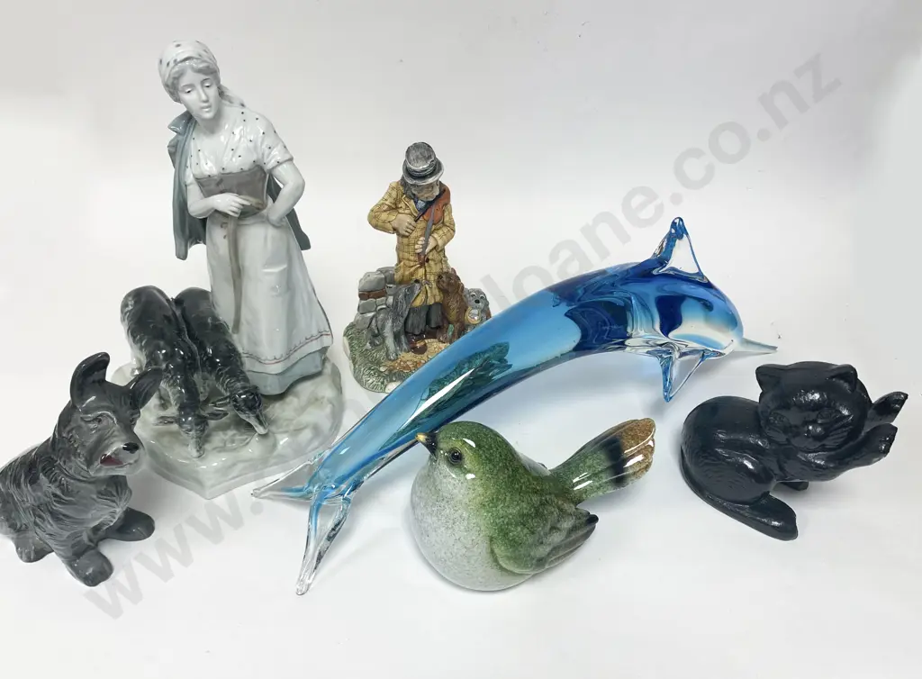 Box of Assorted Animal Ornaments and Figures incl. Wade Image 1++