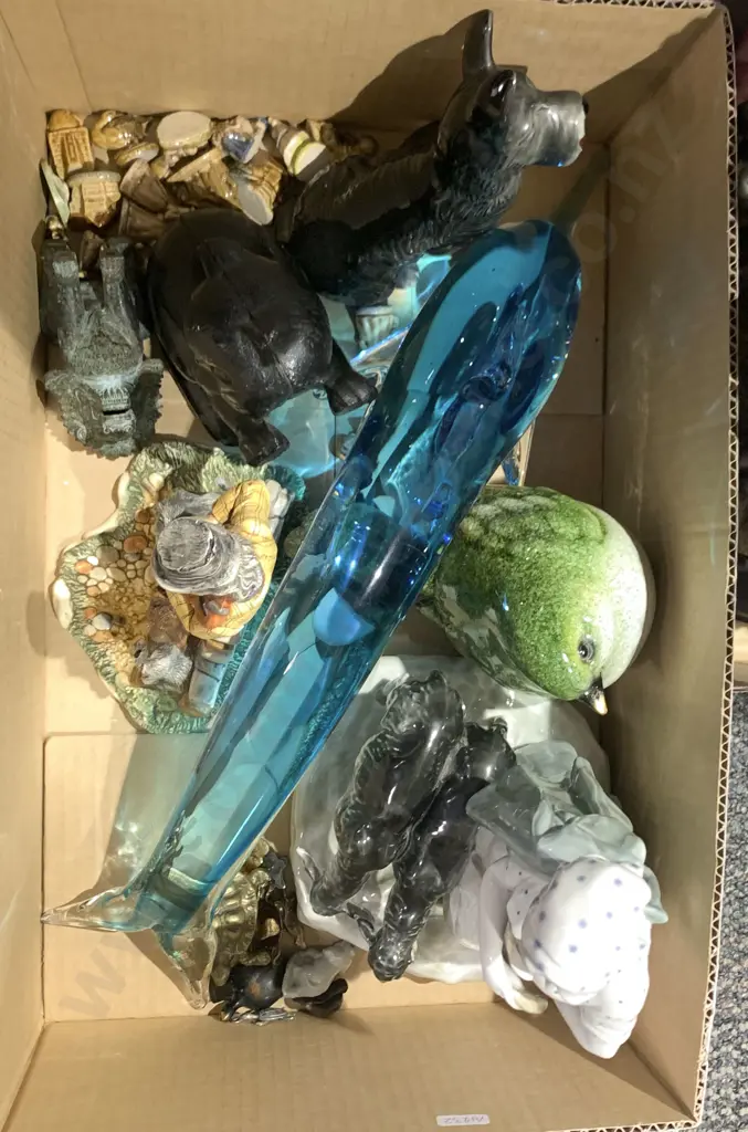 Box of Assorted Animal Ornaments and Figures incl. Wade Image 1++