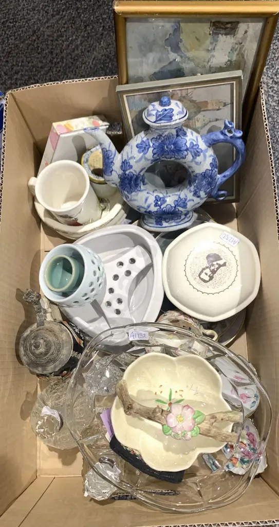 Box of Mixed Glassware Image 1++
