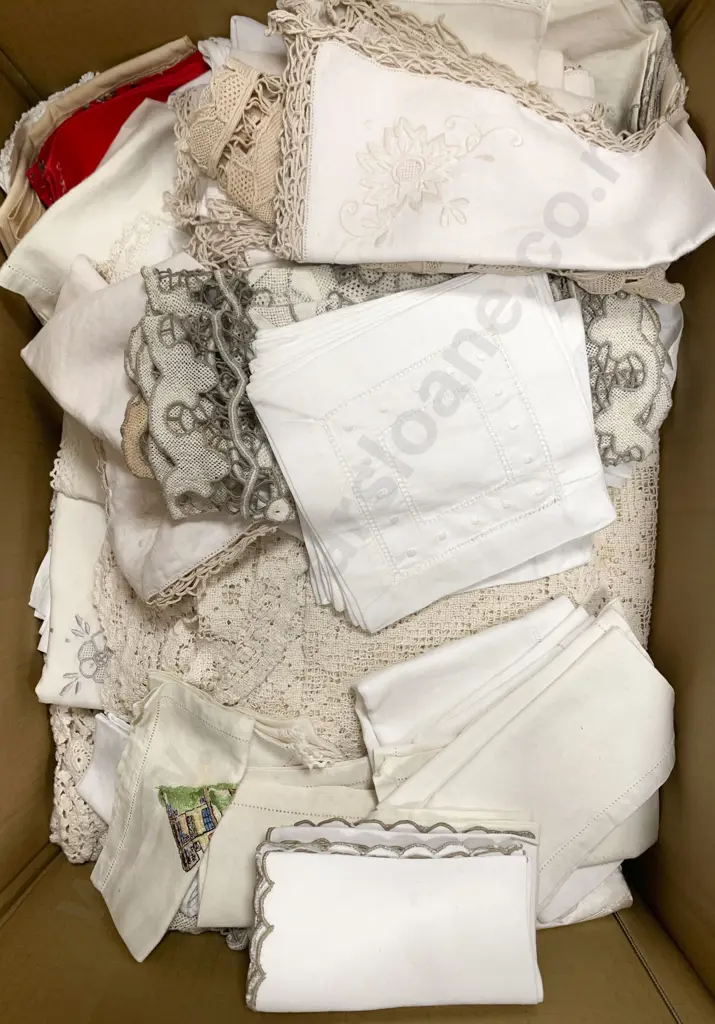 Box of Assorted Vintage Linen Image 1++