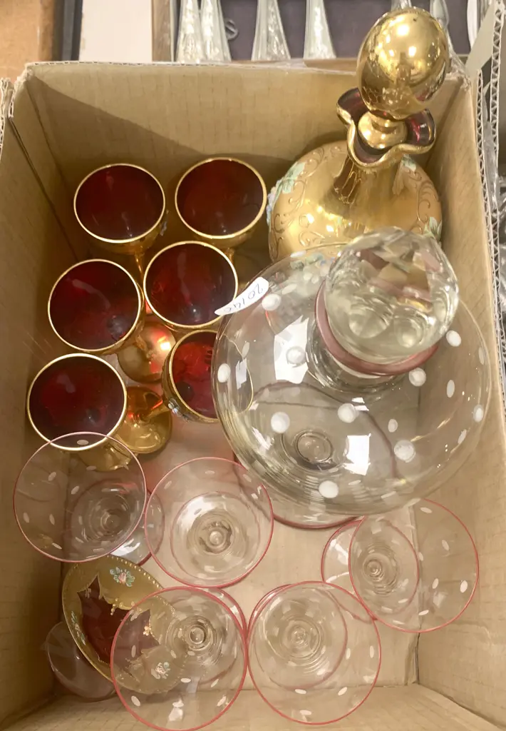 Small Box of Venetian Glassware and Art Deco Decanter and Glasses Image 1++