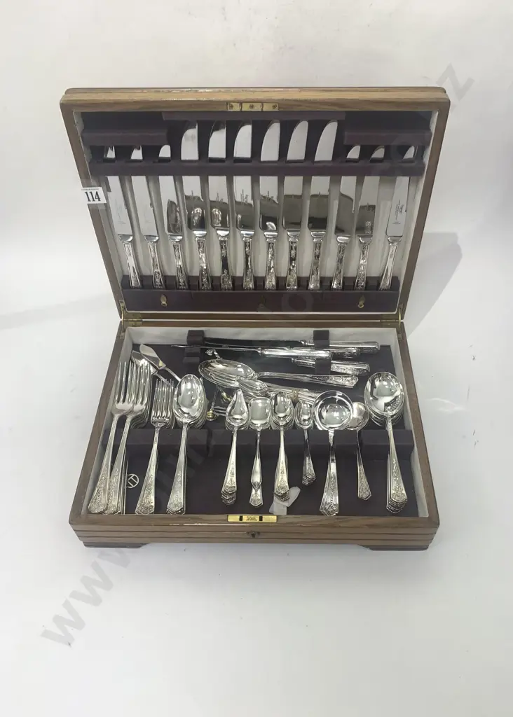 Canteen of S/P Cutlery Image 1++