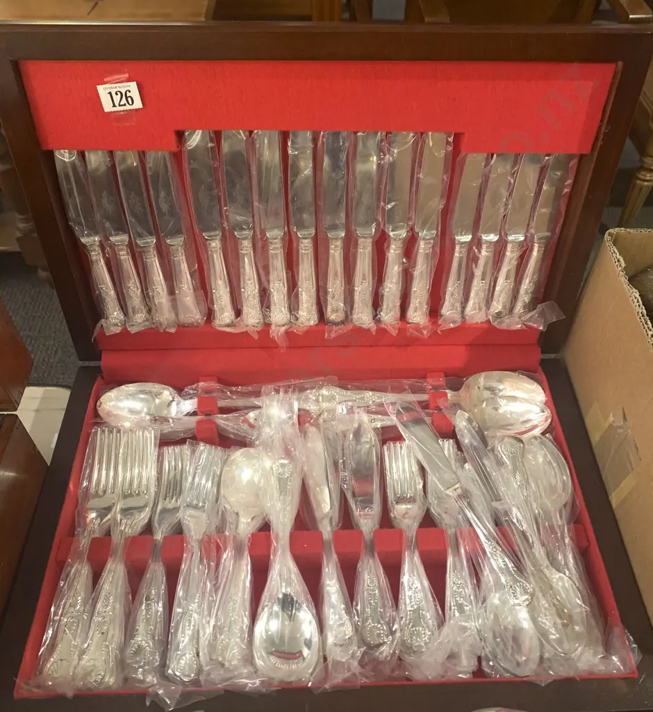 Canteen of King's Pattern Cutlery Image 1++