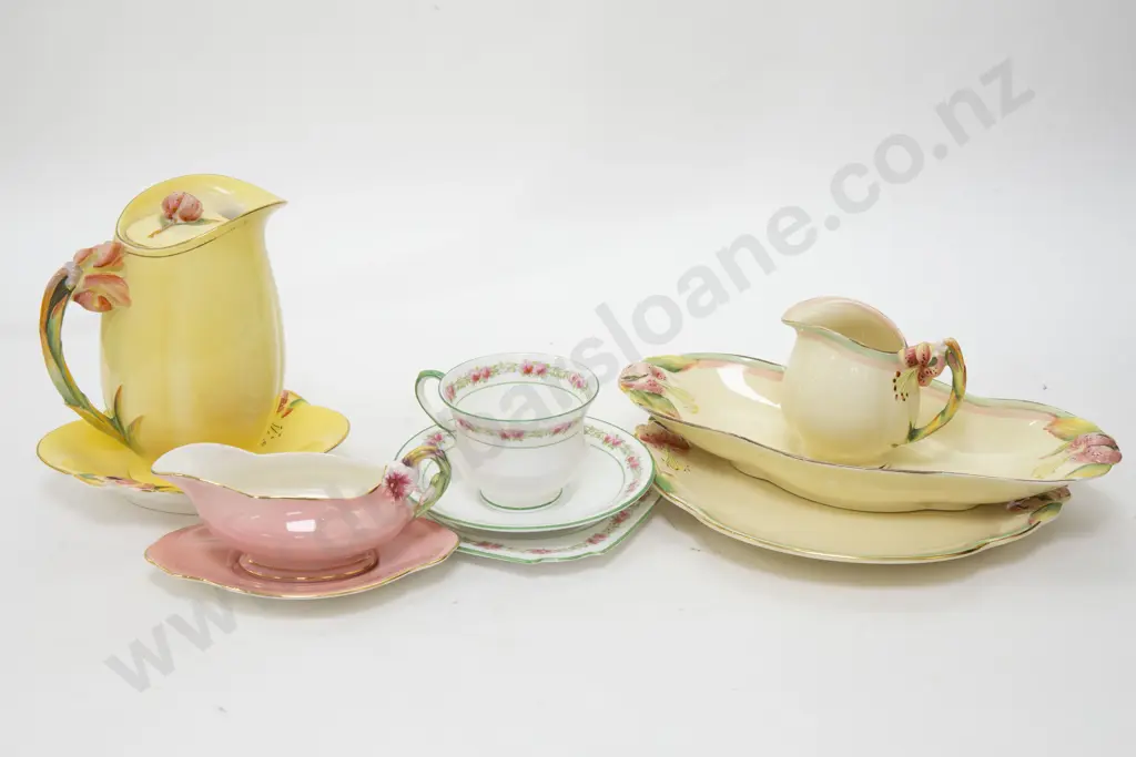 Quantity of Assorted Floral Decorated China incl. Royal Winton Image 1++